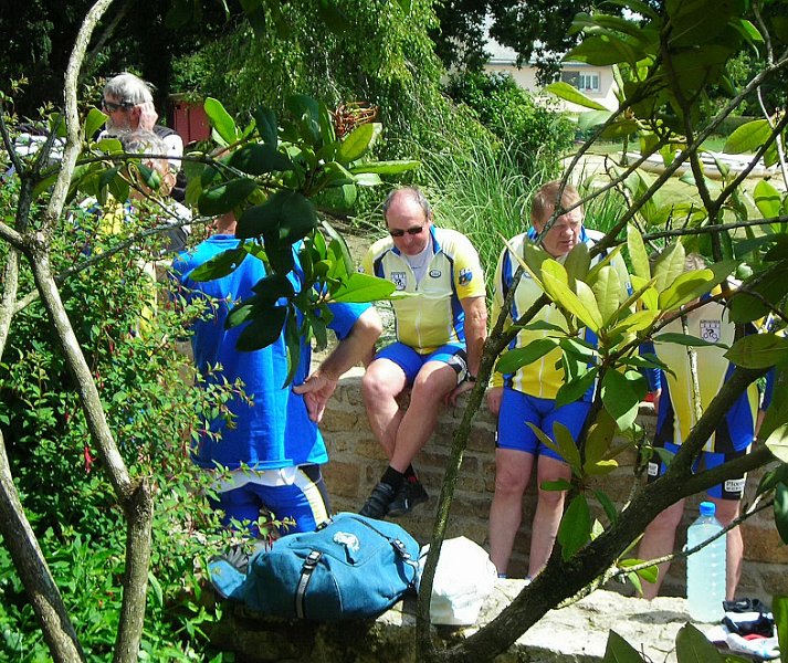 2011-06-16 41 Glomel - Dans la verdure.JPG
